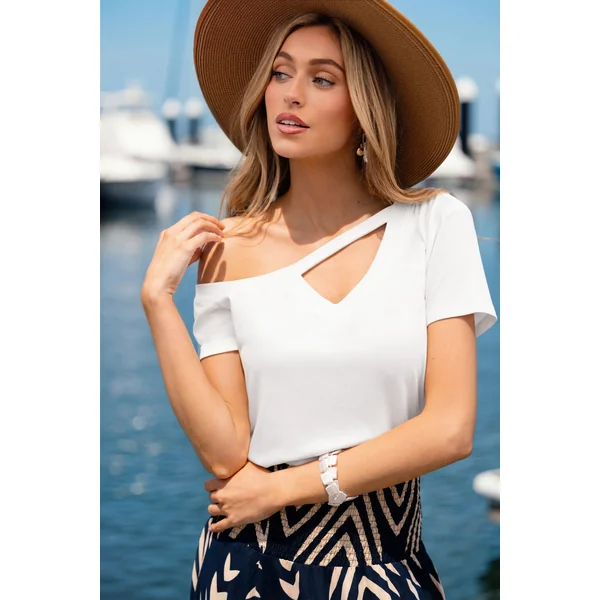 Top blanc col asymétrique à découpe