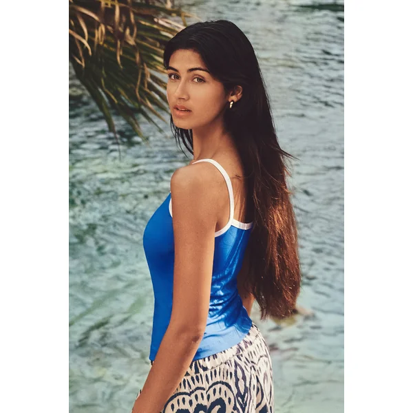 Top bleu ajusté