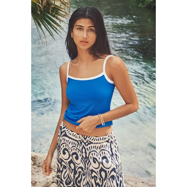 Top bleu ajusté