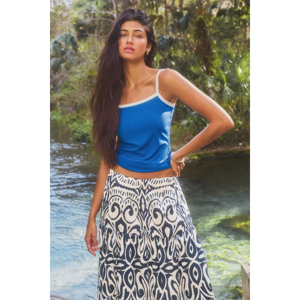 Top bleu ajusté