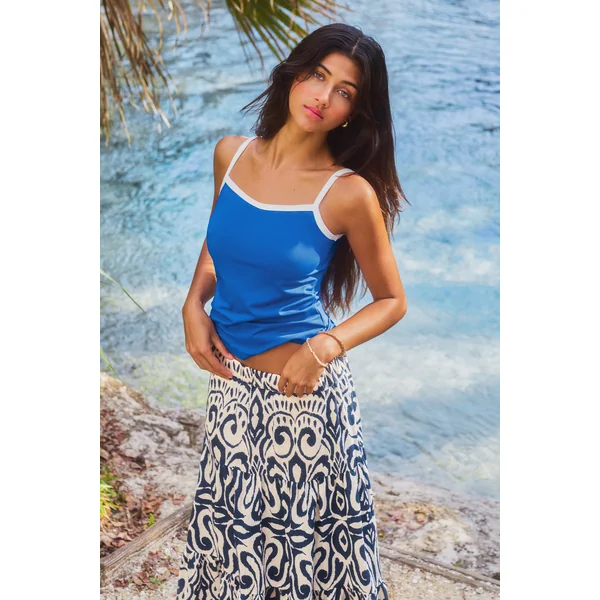 Top bleu ajusté