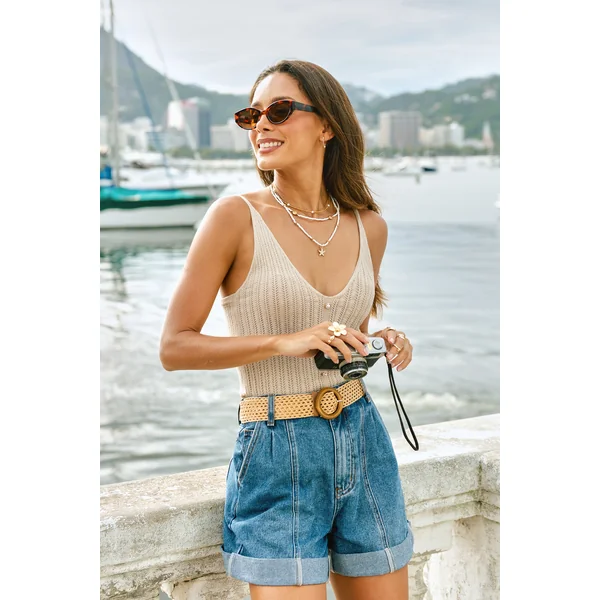 Top cover up beige détail bouton