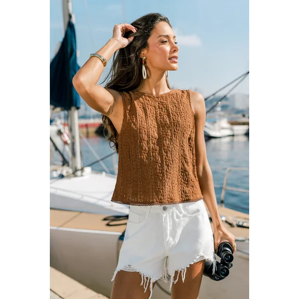 Top marron au style naturel