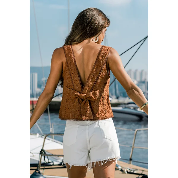 Top marron au style naturel