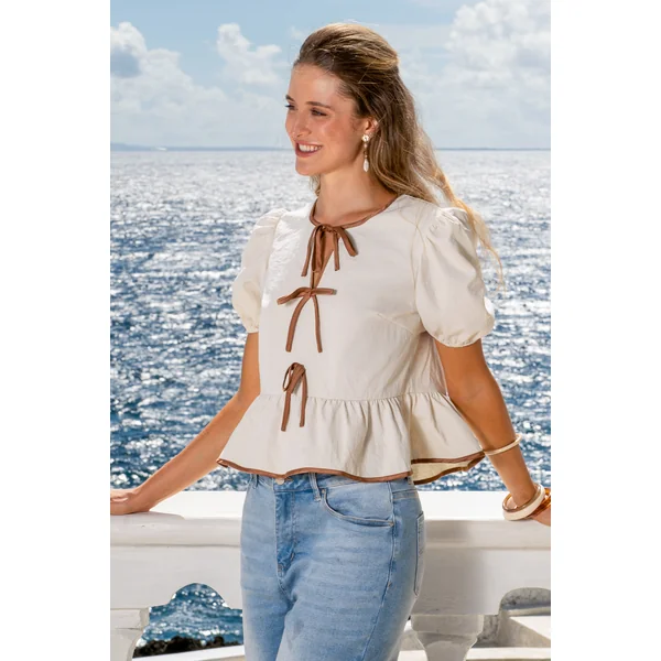 Top neutre peplum noué