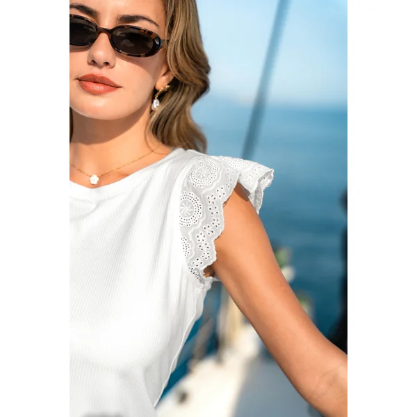 T-shirt blanc manches volantées