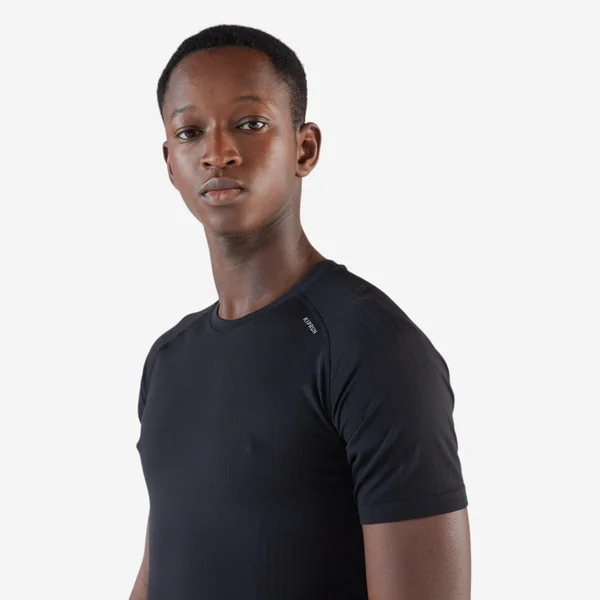 T-SHIRT DE RUNNING 500 CONFORT SLIM SANS COUTURES NOIR FUMÉ