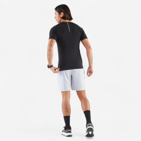 T-SHIRT DE RUNNING 500 CONFORT SLIM SANS COUTURES NOIR FUMÉ